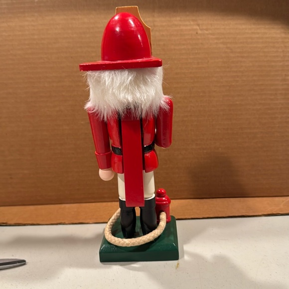 Fireman Nutcrackerer. - Picture 3 of 6